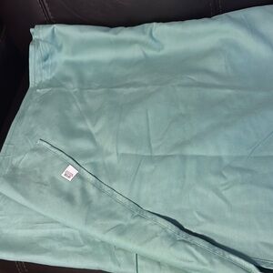 Green table cloth 90x91 New never used